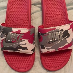 Nike pink camouflage sport slides!